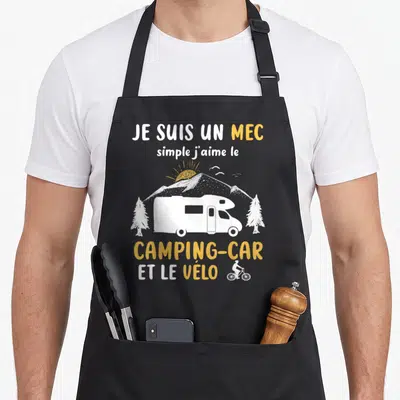 Tablier de cuisine noir avec illustration d'un camping-car blanc, de montagnes et du texte je suis un mec simple j'aime le camping car et le vélo.