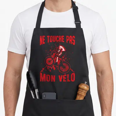 Tablier de cuisine noir avec illustration rouge d'un cycliste et texte Ne Touche Pas Mon Vélo.
