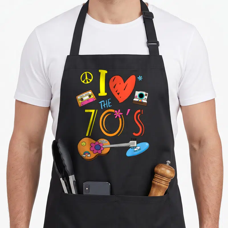Tablier de cuisine noir avec illustration colorée I love the 70's, cassette et guitare.