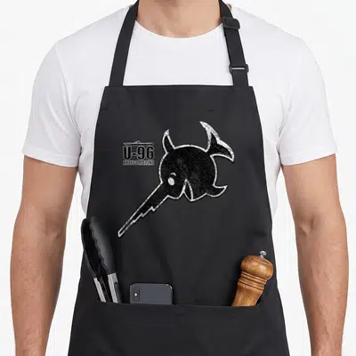 Tablier de cuisine noir avec illustration d'un sous-marin fantaisie Kriegsmarine U-96 en blanc sur fond uni.