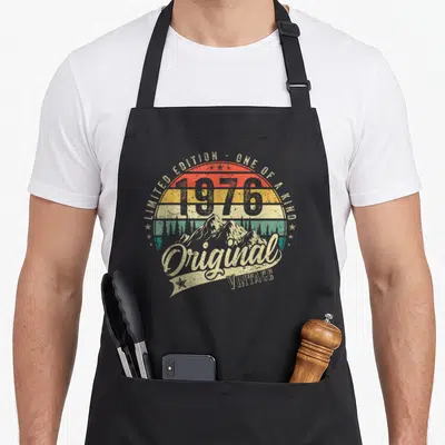 Tablier de cuisine noir avec motif circulaire rétro 1976 Original Vintage montagnes et soleil coloré.