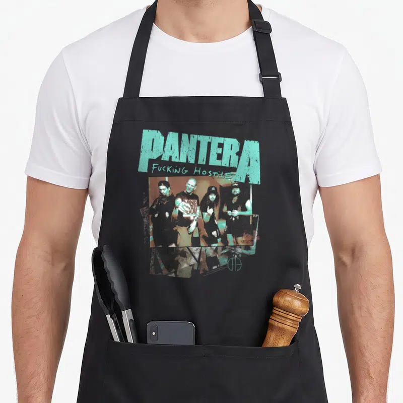 Tablier de cuisine noir avec illustration rétro du groupe Pantera et texte turquoise en gros caractères.