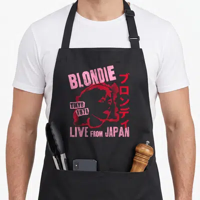 Tablier de cuisine noir avec motif Blondie Live from Japan Tokyo 1978 en rose et rouge, portrait stylisé et caractères japonais.