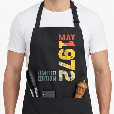 Tablier de cuisine noir avec inscription verticale Mai 1972 Limited Edition style rétro et délavé.