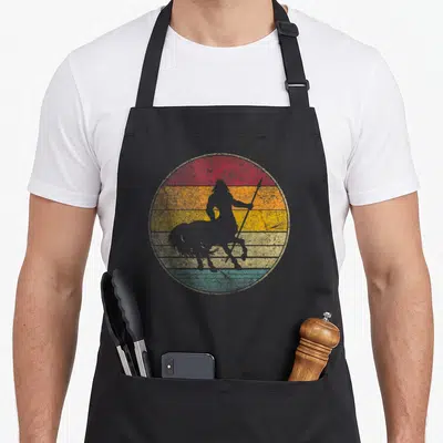 Tablier de cuisine noir avec silhouette rétro de centaure tenant une lance sur fond circulaire coloré