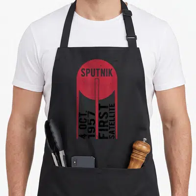 Tablier de cuisine noir avec illustration rouge et noire du satellite Sputnik et la date 4 Oct 1957.