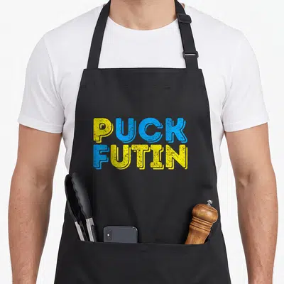 Tablier de cuisine noir avec l'inscription Puck Futin en lettres jaunes et bleues style vintage