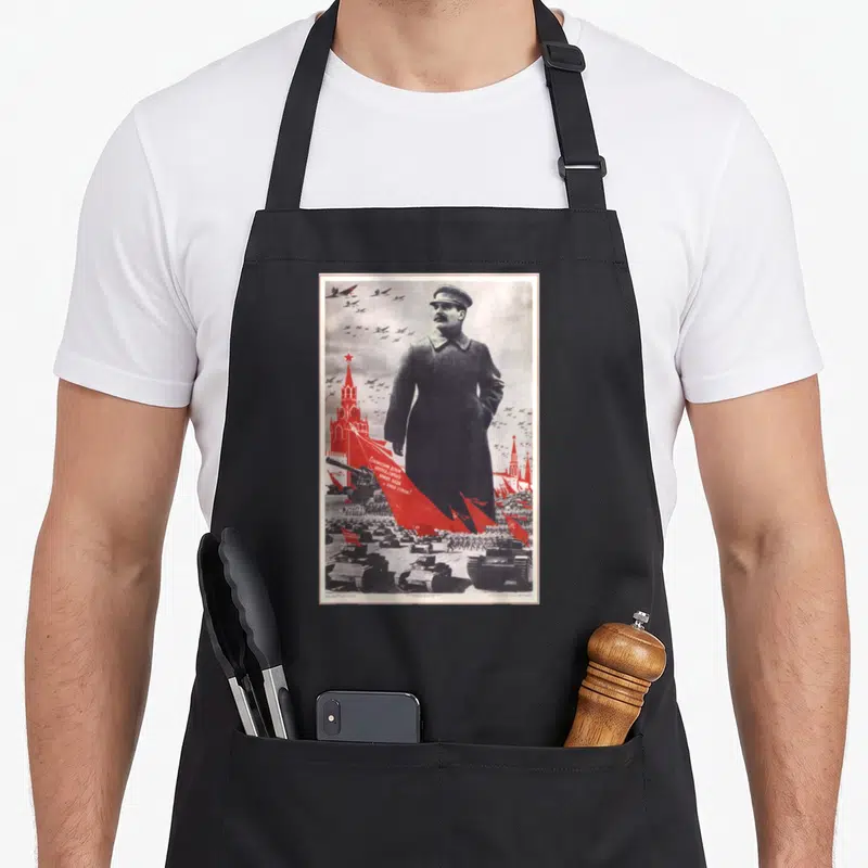 Tablier de cuisine noir avec illustration propagande soviétique Joseph Staline tanks et drapeaux rouges.