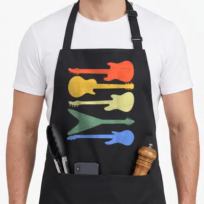 Tablier de cuisine noir avec cinq silhouettes de guitares colorées style rétro disposées verticalement.