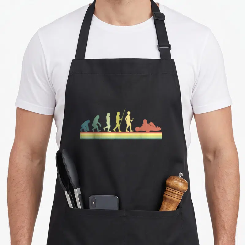 Tablier de cuisine noir avec silhouette évolutive terminant par un pilote de go kart sur bandes colorées.