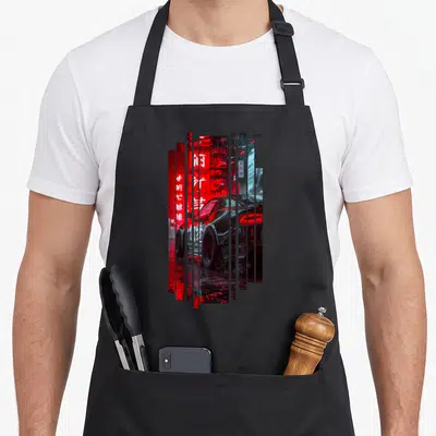 Tablier de cuisine noir avec illustration fragmentée d'une voiture japonaise sous des néons rouges et des caractères asiatiques.