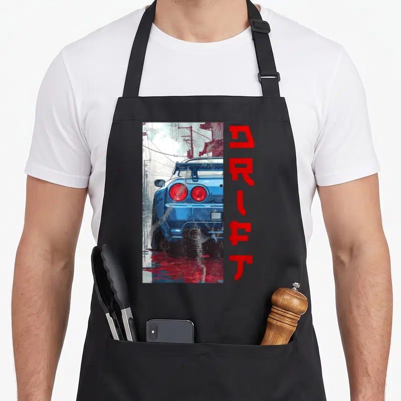 Tablier de cuisine noir avec illustration arrière voiture bleue et texte vertical DRIFT en rouge
