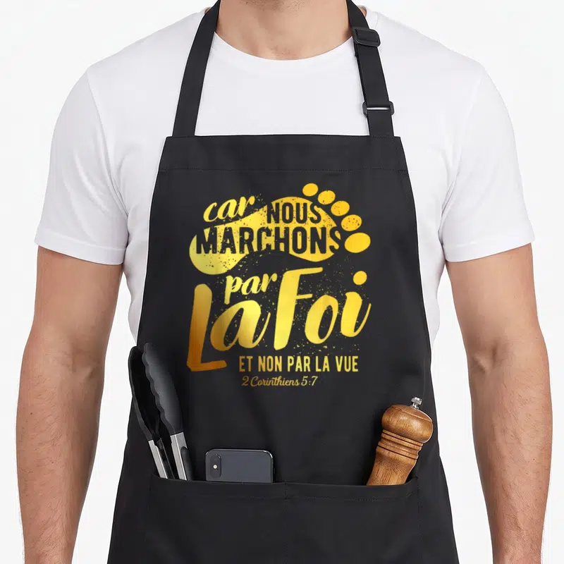 Tablier de cuisine noir avec inscription car nous marchons par la foi et non par la vue en lettres dorées.