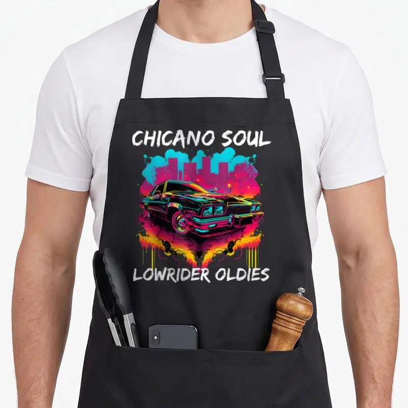 Tablier de cuisine noir avec illustration de lowrider aux couleurs néon et texte Chicano Soul Lowrider Oldies.