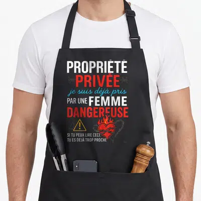 Tablier de cuisine noir avec inscription Propriété Privée Femme Dangereuse et cœur en barbelé.