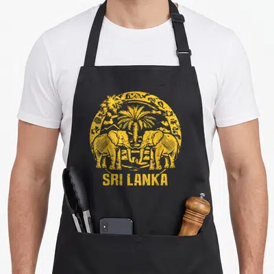 Tablier de cuisine noir avec illustration jaune d'éléphants et palmiers évoquant un souvenir de Sri Lanka